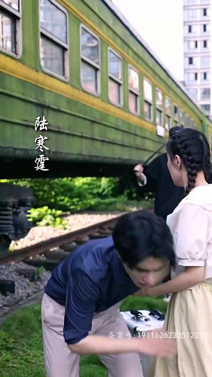 《按摩房的女大学生》